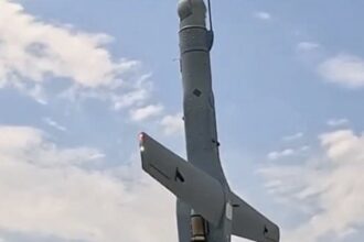 A Boeing Insitu ScanEagle UAV is captured at the precise moment of a pneumatic catapult launch, demonstrating its rapid-deployment capabilities for long-endurance maritime and forward-operating reconnaissance. Unlike newer vertical takeoff (VTOL) systems like the Shield AI V-BAT, the reliable ScanEagle relies on this high-velocity launcher to get airborne and uses a specialized "Skyhook" line to snag it out of the air upon return—eliminating the need for a traditional runway. #MilitaryTech #UAV #Aviation #DroneTechnology #Defense #Aerospace