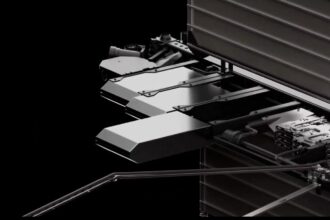 AI Infrastructure: High-Density Liquid Cooling Server Integration This modular framework implements cold-plate fluid pathways directly over high-performance AI chips to manage intense thermal output efficiently. Source: Schneider Electric Innovation Media / Data Center Dynamics